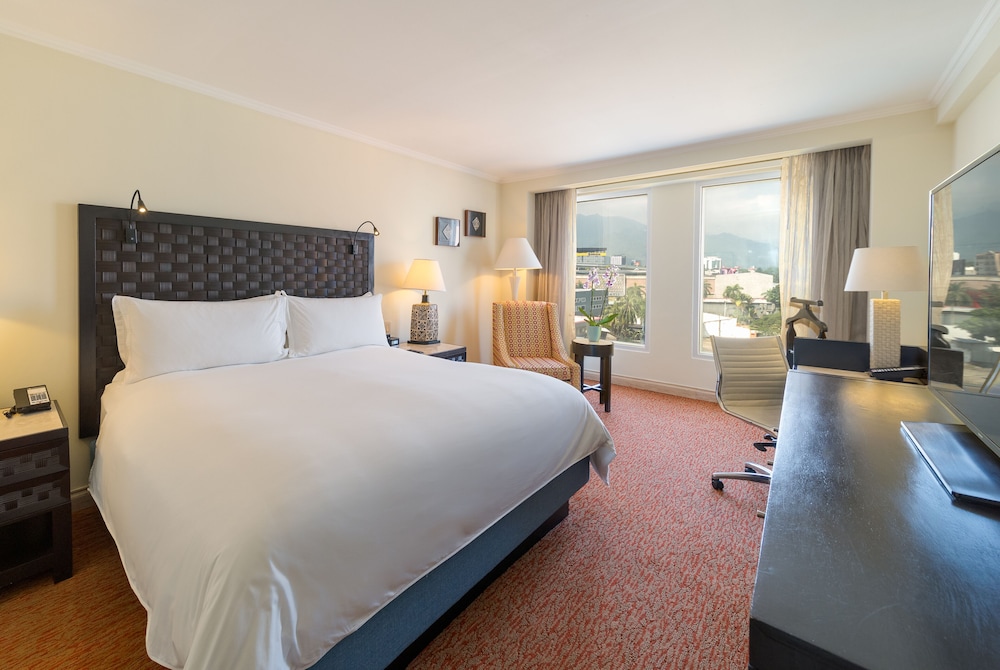 Classic Room, 1 King Bed, Pool View - Photo 3