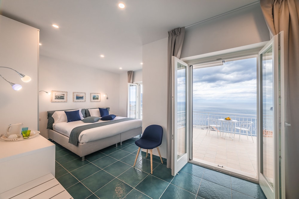 Deluxe Studio Suite, Sea View photo 1
