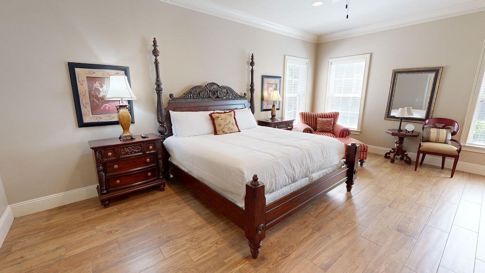 House, Multiple Bedrooms