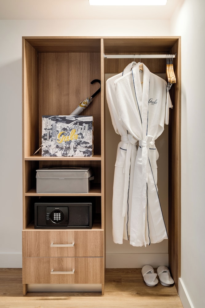 Cityview Studio with Two Beds & Balcony