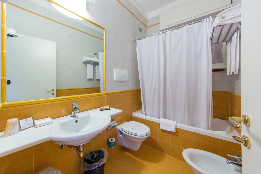 Double Room Single Use, Sea View (Smart) - Photo 6