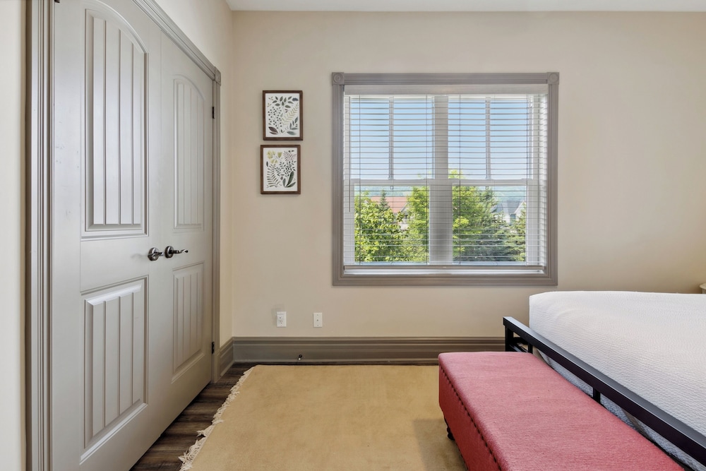 Comfort Townhome, 3 Bedrooms (227 Snowbridge - No Pets Allowed) photo 1