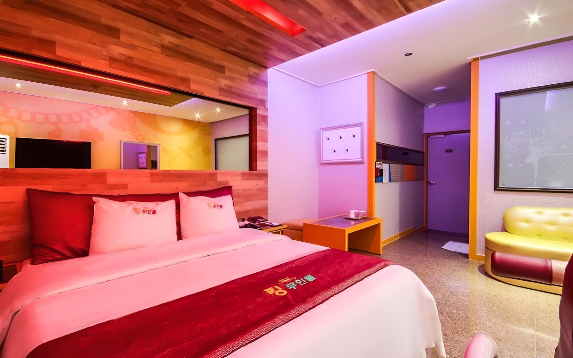 Room (Standard Room (Netflix Massage Bed So) - Photo 2