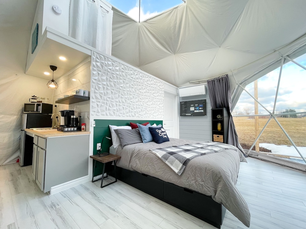 Superior Suite, 1 Queen Bed with Sofa bed photo 3