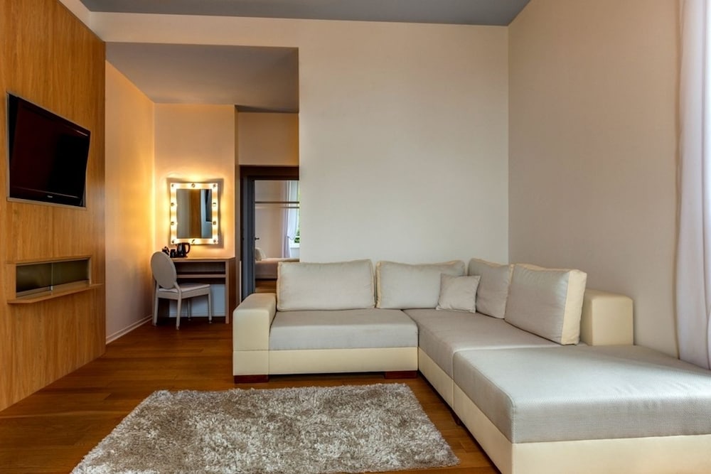 Suite - Photo 4