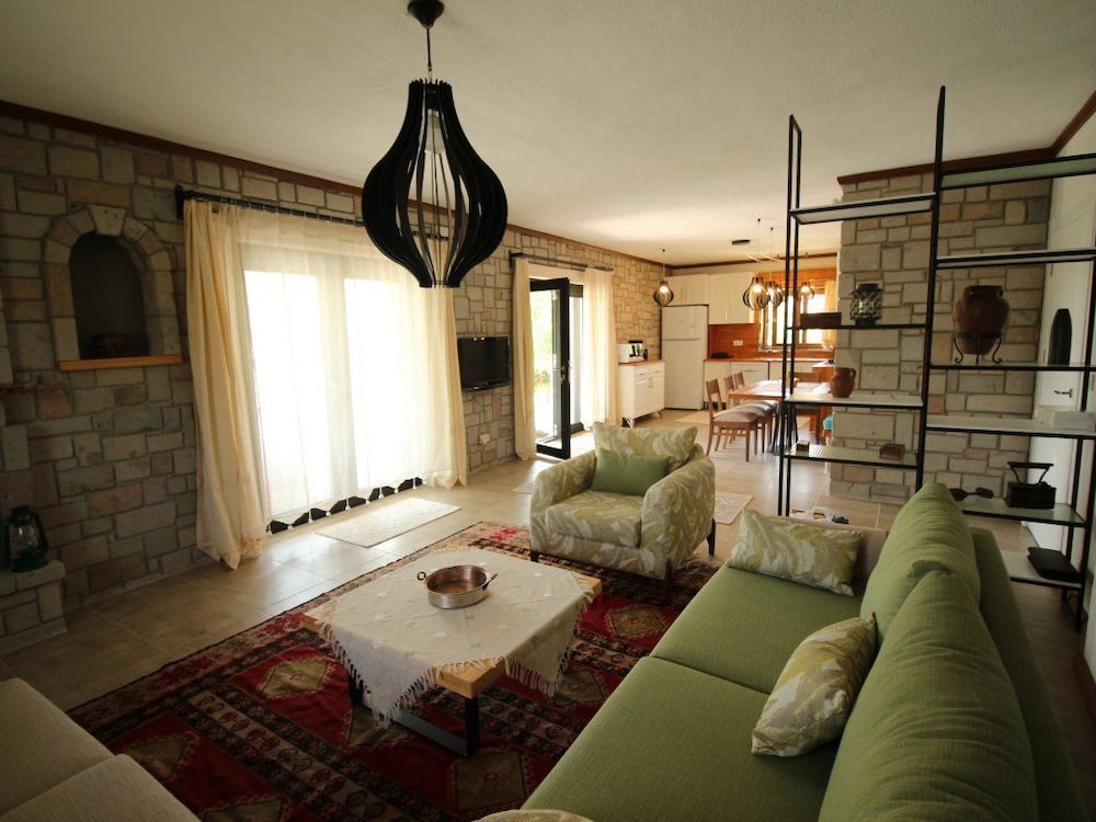 Villa photo 3