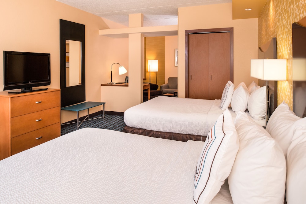 Room, 2 Queen Beds - Photo 6