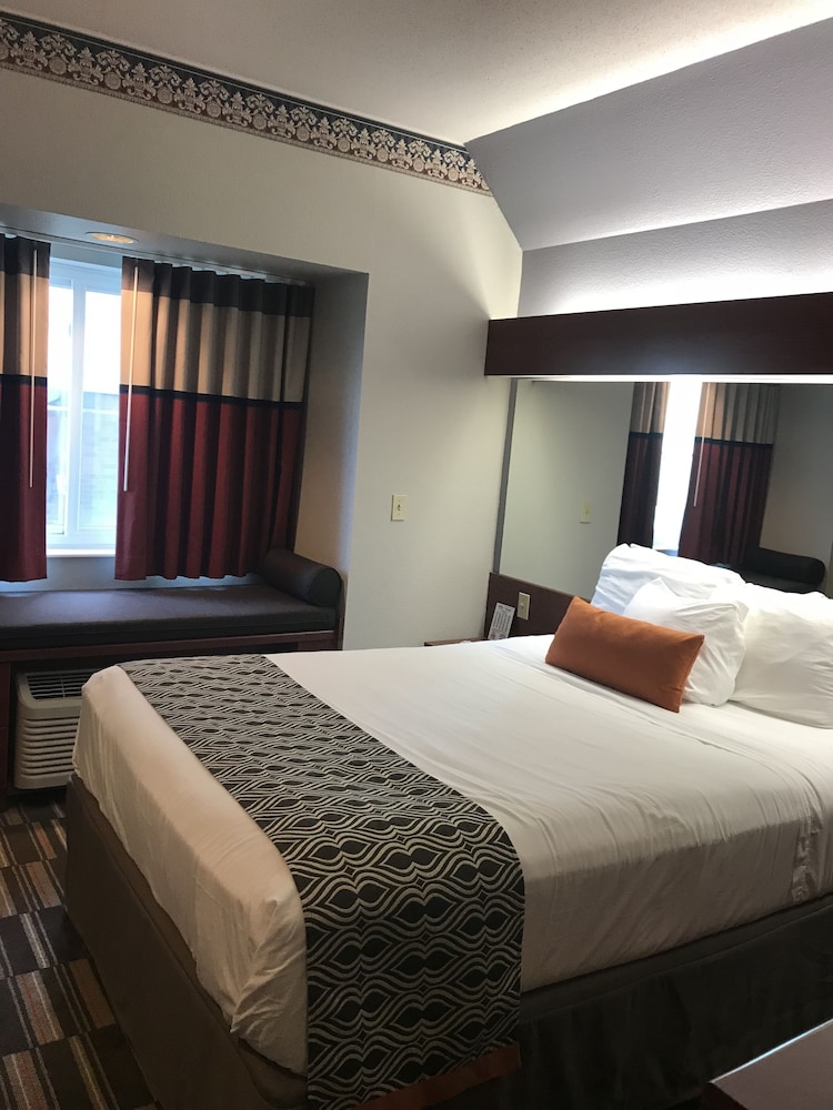 Standard Room, 1 Queen Bed, Accessible, Non Smoking photo 3