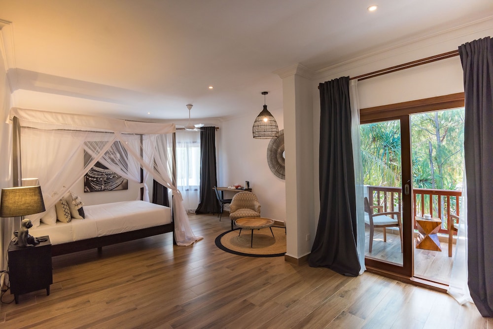Deluxe Room - Photo 11