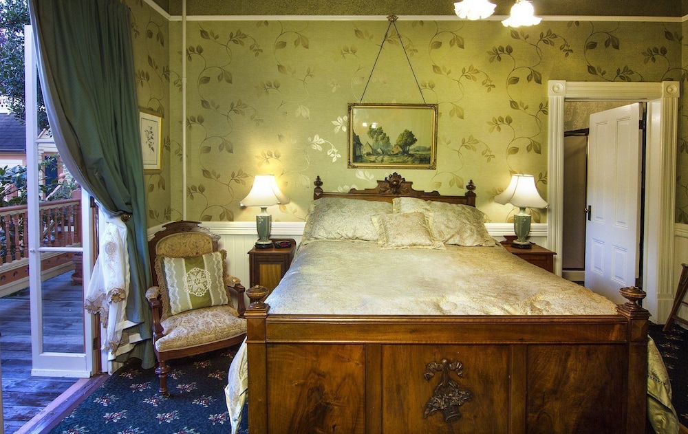 Queen Room w/ Garden View photo 3