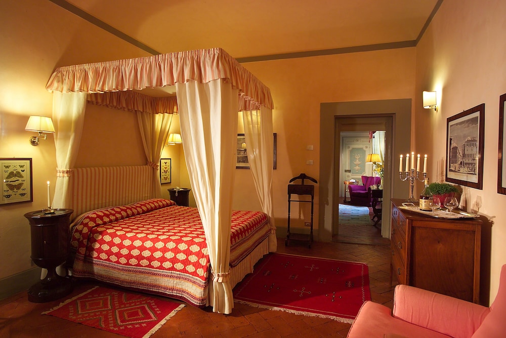Suite - Photo 1