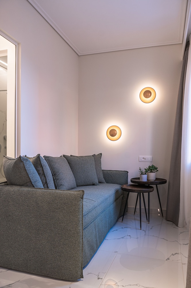 Luxury Apartment - Photo 12