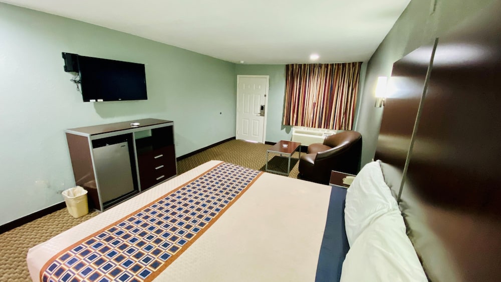 Room, 1 King Bed, Non Smoking - Photo 1