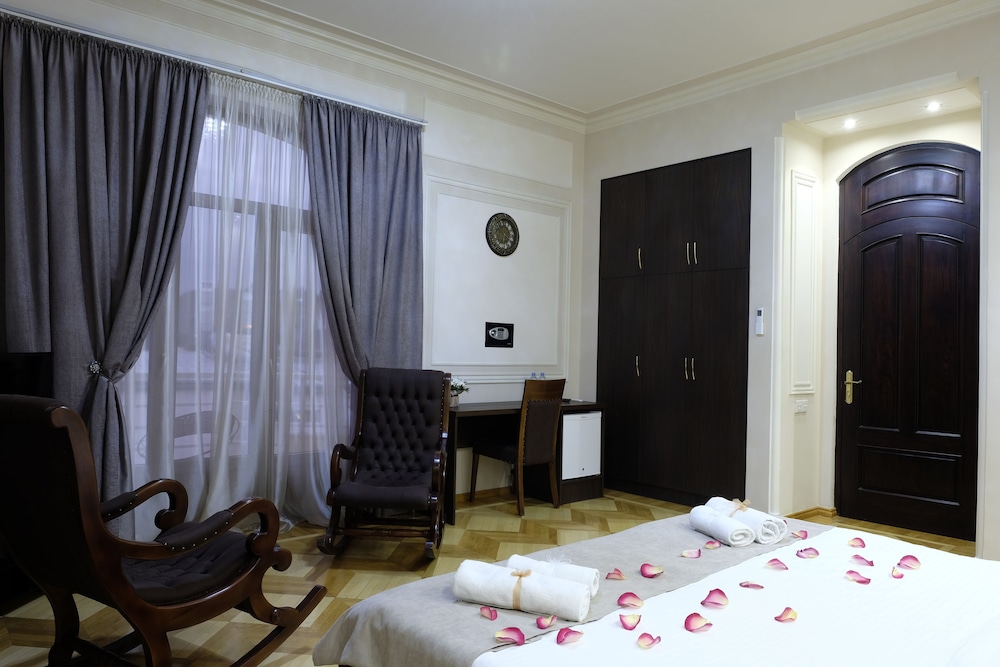 Junior Suite, Jetted Tub, City View photo 2