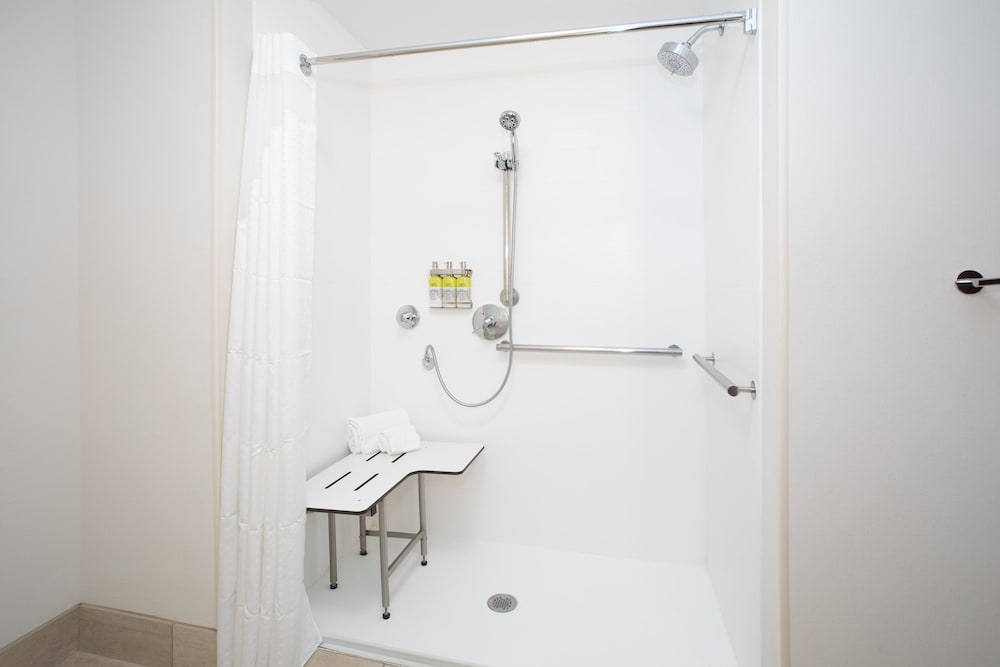 Suite, 1 King Bed, Mobility Accessible (Communications) - Photo 2