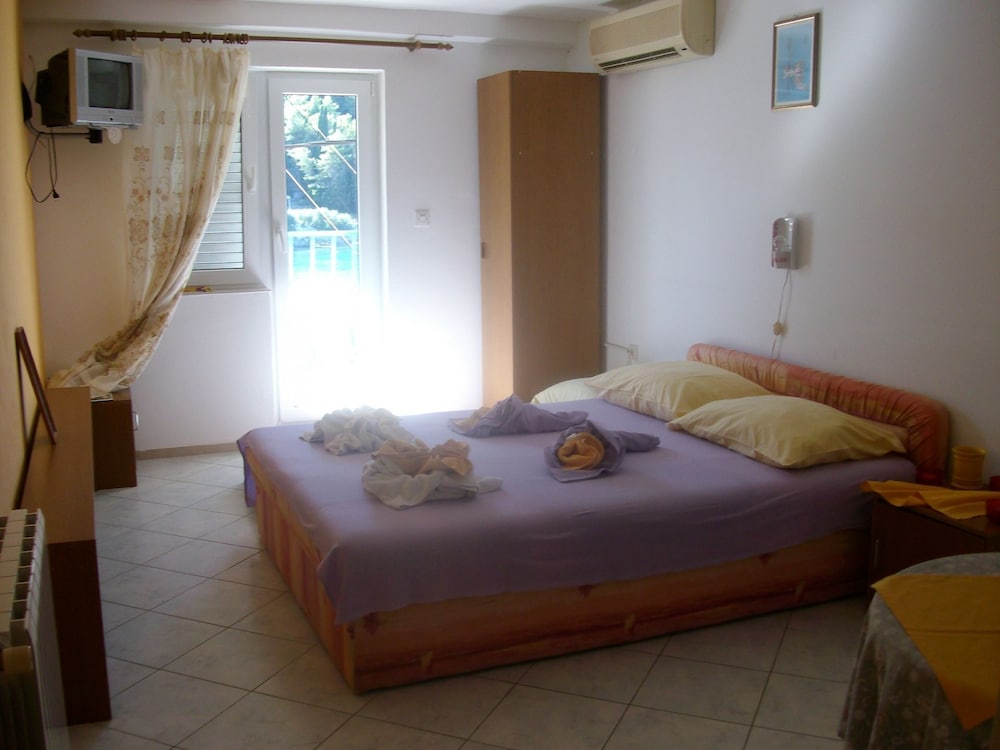 Studio (Kaleb - next to the seashore - SA1-Kl)