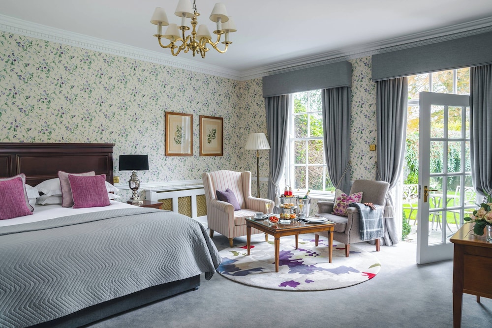 Junior Suite, 1 King Bed, Garden View