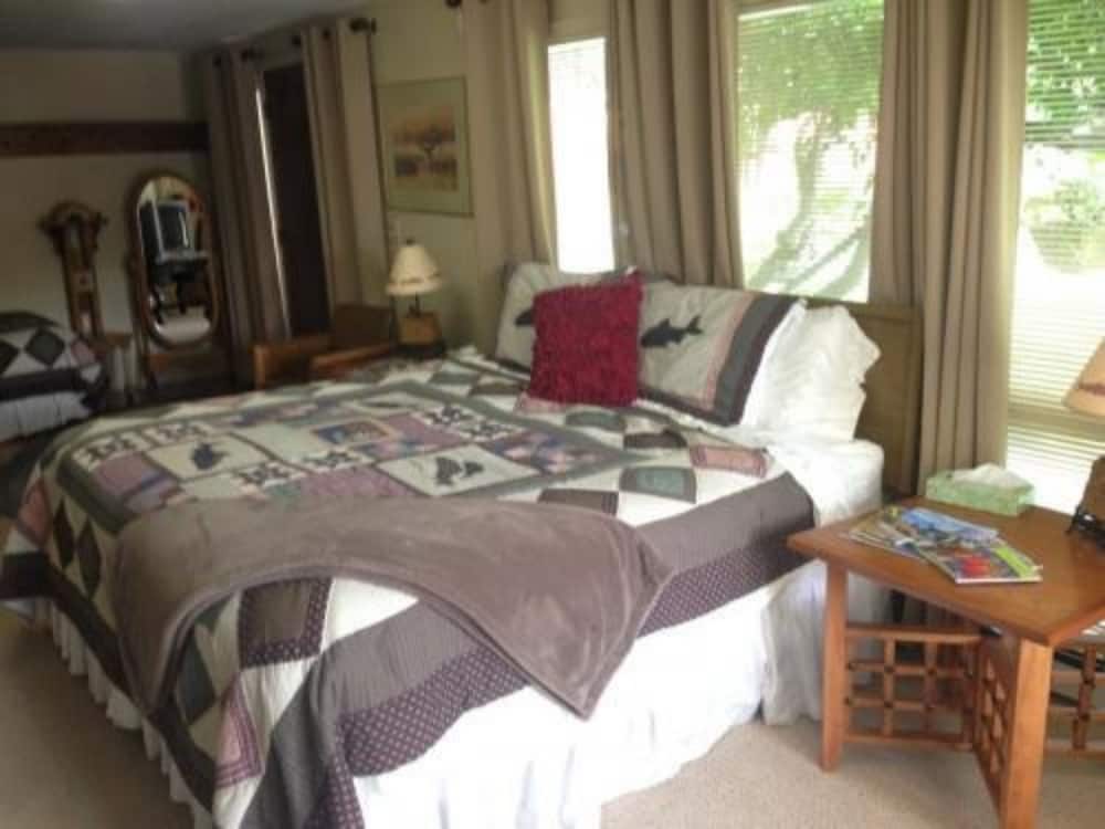 Comfort Quadruple Room, Multiple Beds (Large room - shared bathroom) photo 3