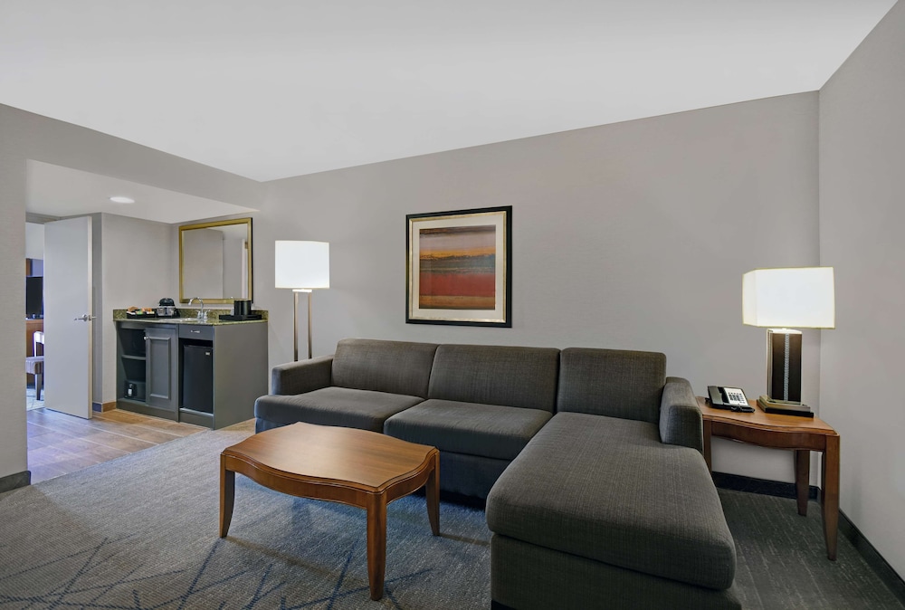 Basic Room, 1 King Bed photo 2