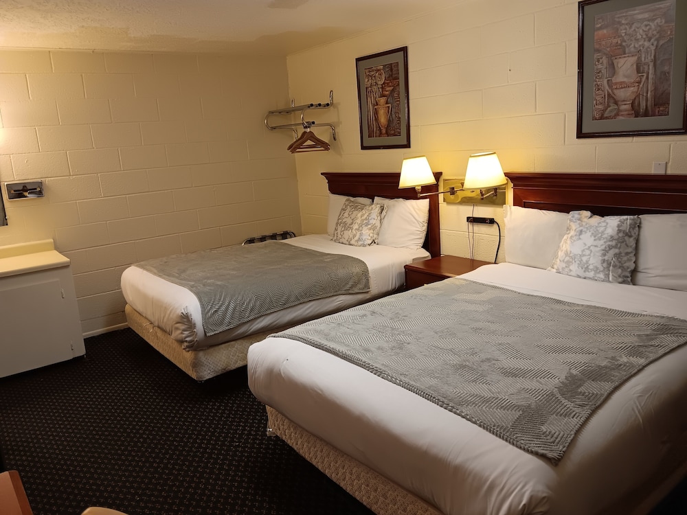 Deluxe Room, 2 Queen Beds, Non Smoking photo 2