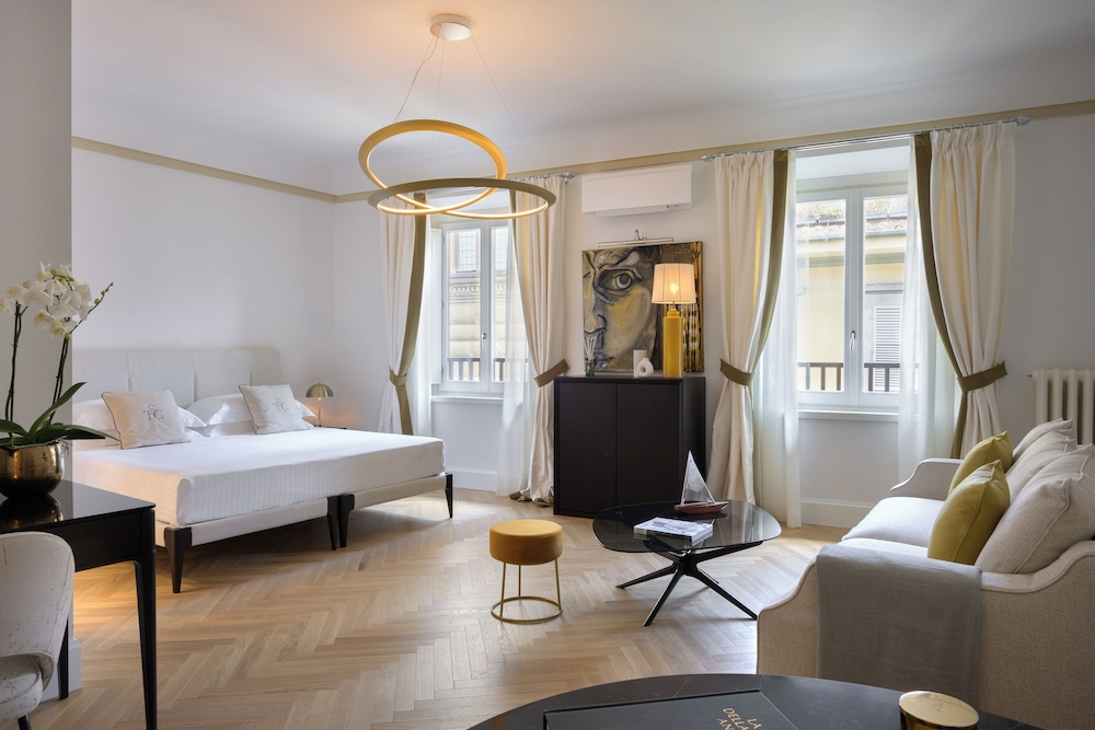 Deluxe Junior Suite photo 2