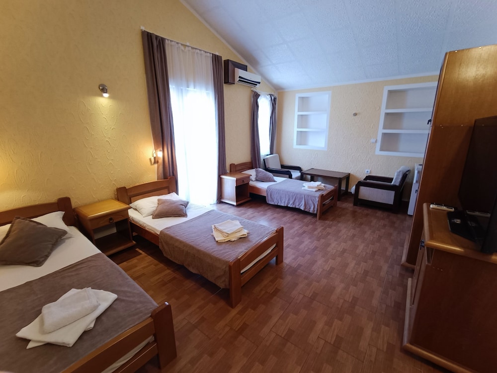 Basic Triple Room, 3 Twin Beds, Garden View photo 1