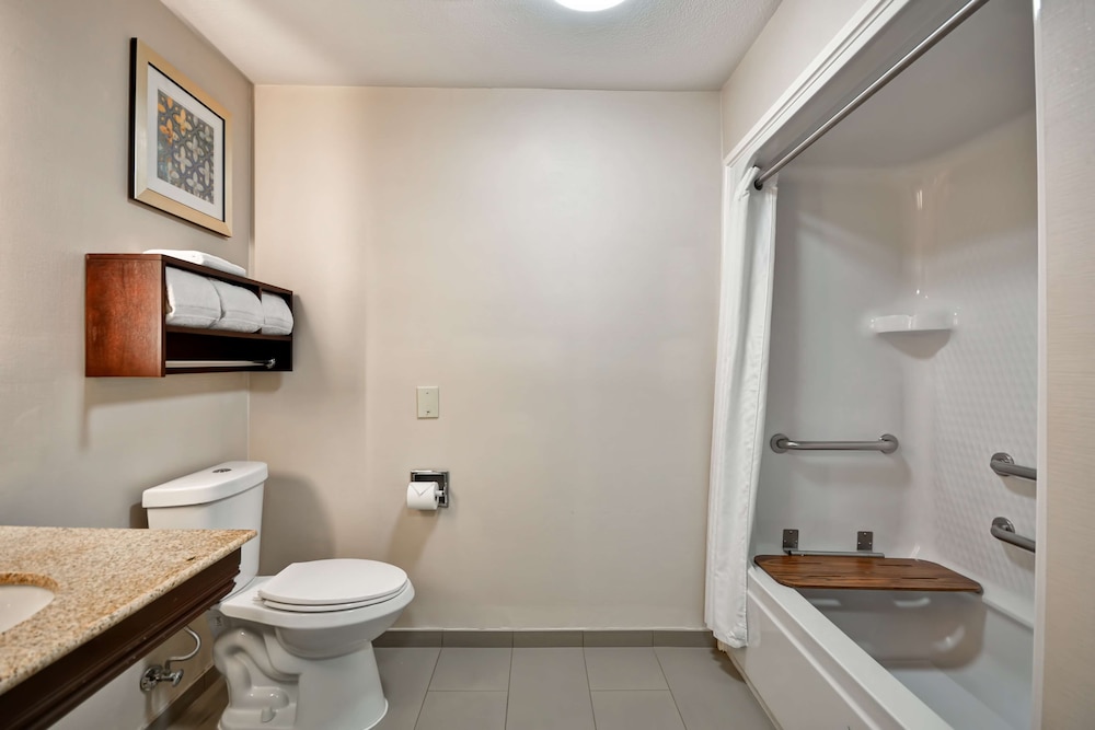 Suite, 2 Queen Beds, Accessible, Bathtub (Mobility & Hearing) - Photo 7