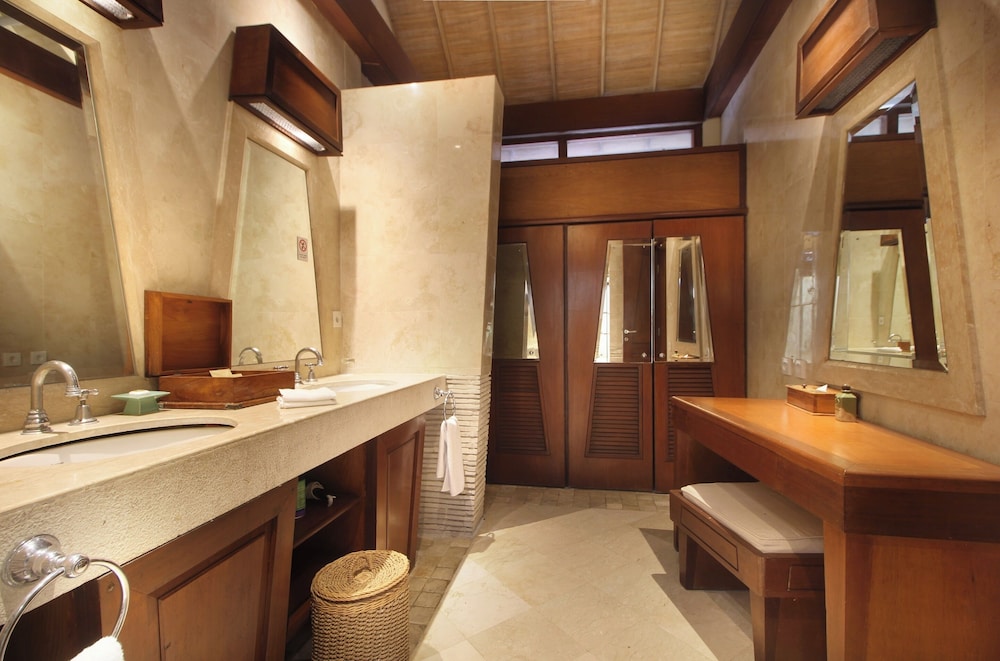 Alam Villa - Photo 2