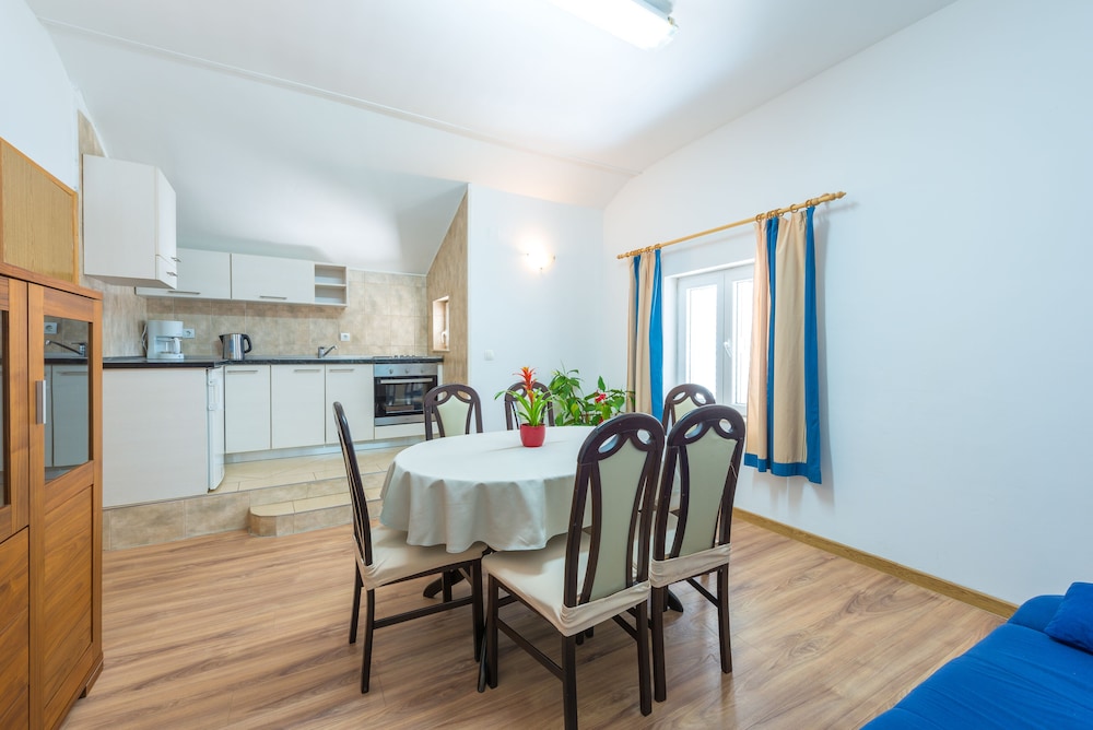 Apartment (Three Bedroom Apartment with Terrace )