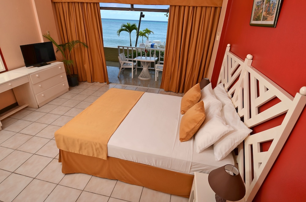 Superior Suite, 1 Bedroom, Kitchenette, Beachfront