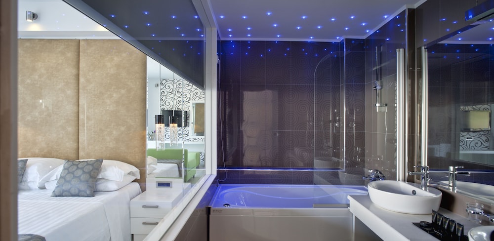 Premium Deluxe Room - Photo 5