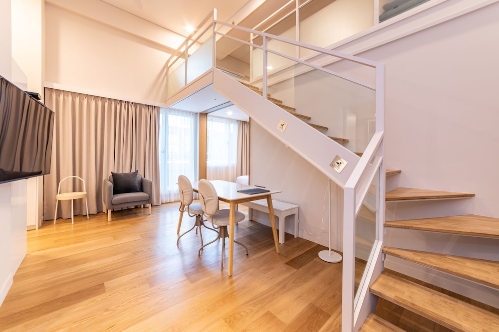 Premium Family Suite With Loft 1604 - Photo 2