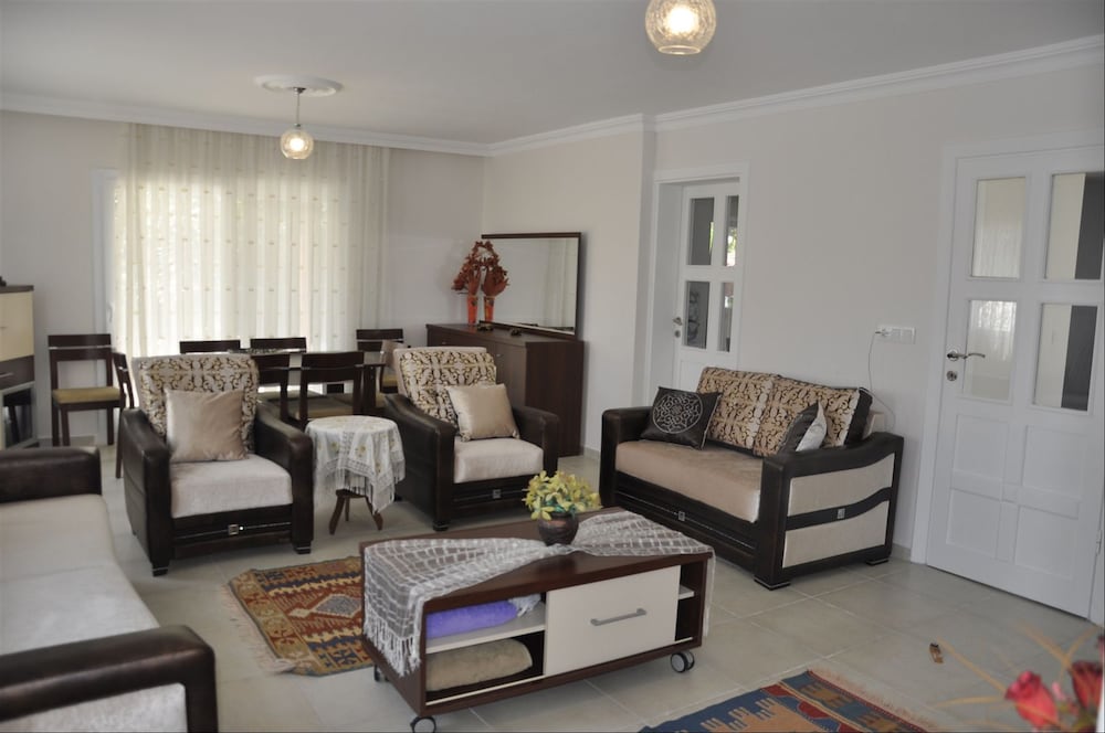 Villa photo 2
