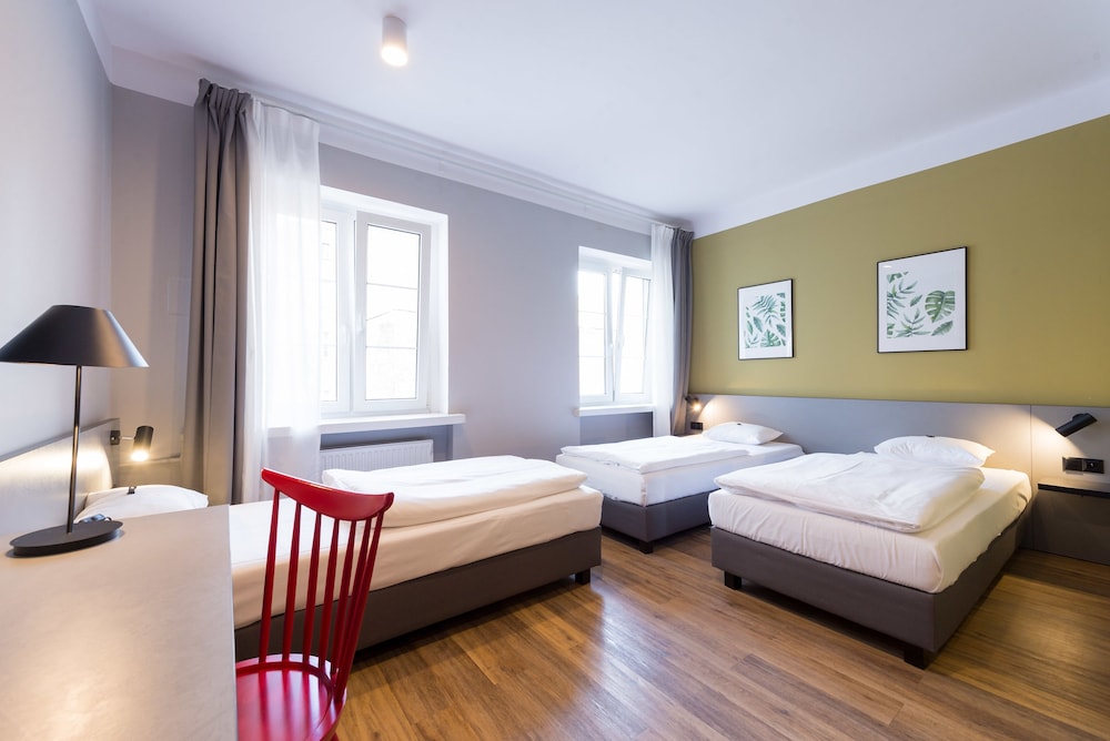 Standard Triple Room, 1 Bedroom, Private Bathroom, Courtyard View
