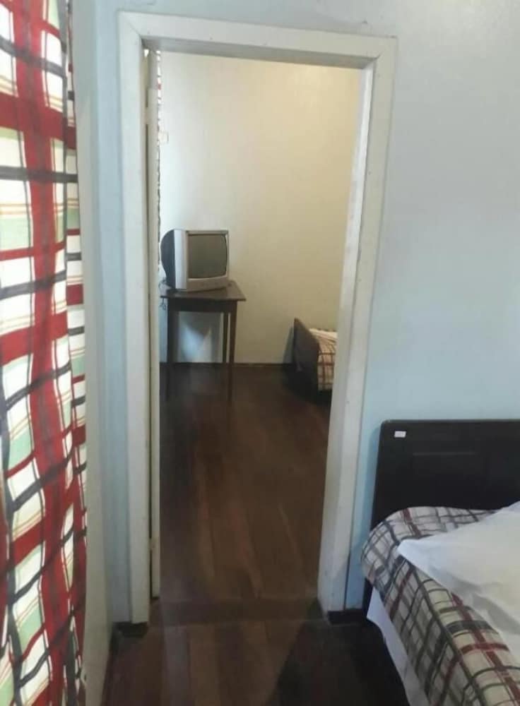 Economy Quadruple Room photo 2