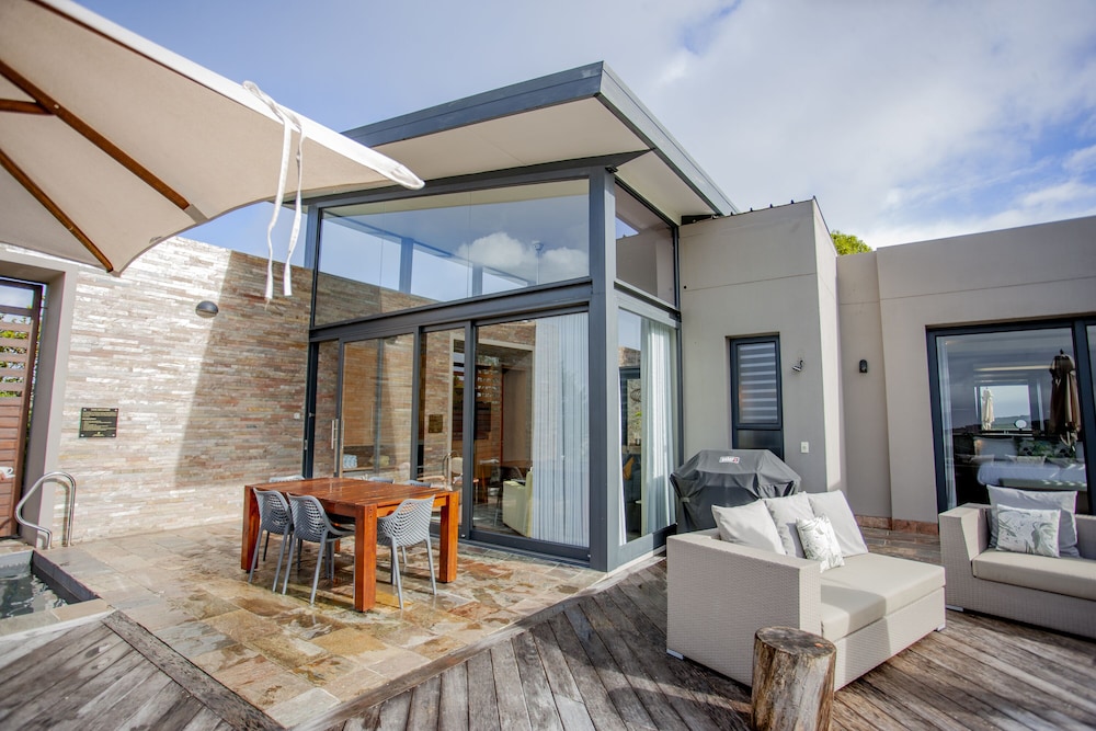 Luxury Villa, 2 Bedrooms photo 2