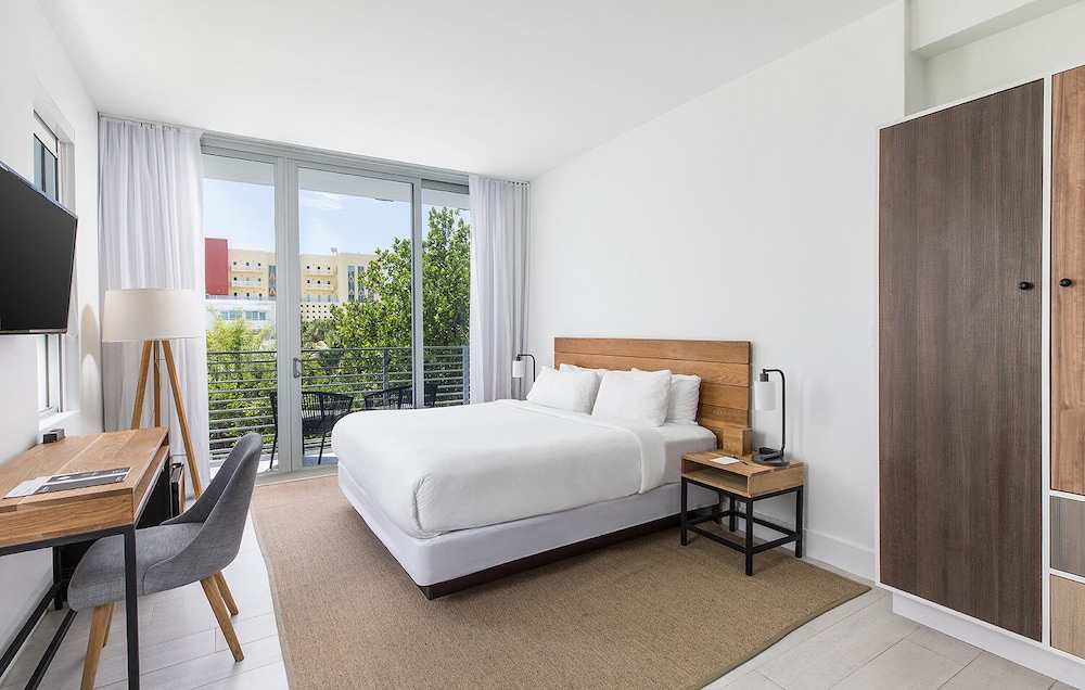 Deluxe King Room, Balcony (Self Check-In With Virtual Front Desk) - Photo 3