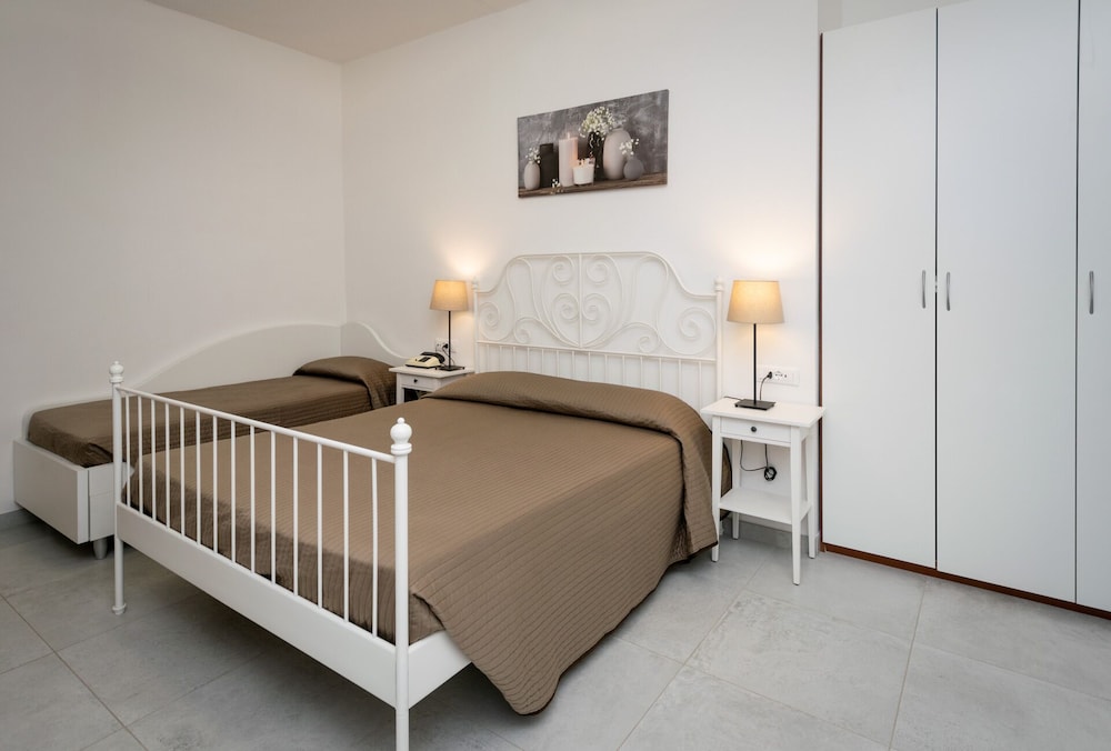 Standard Triple Room, Balcony photo 3