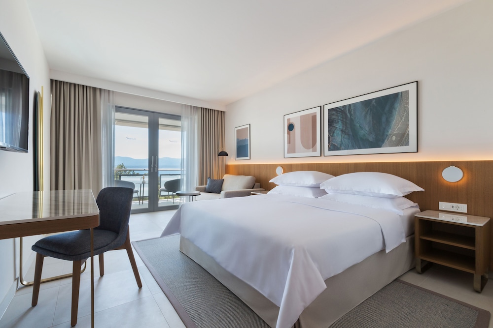 Superior Double or Twin Room, Balcony, Partial Sea View - Photo 1