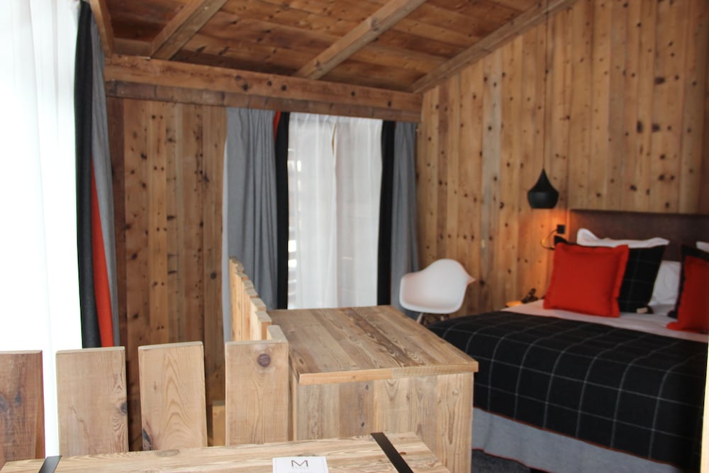 Deluxe Suite - Photo 2