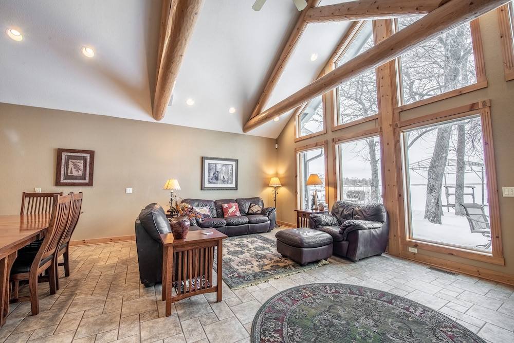 3 Bdrm Lakefront Interlachen Townhome