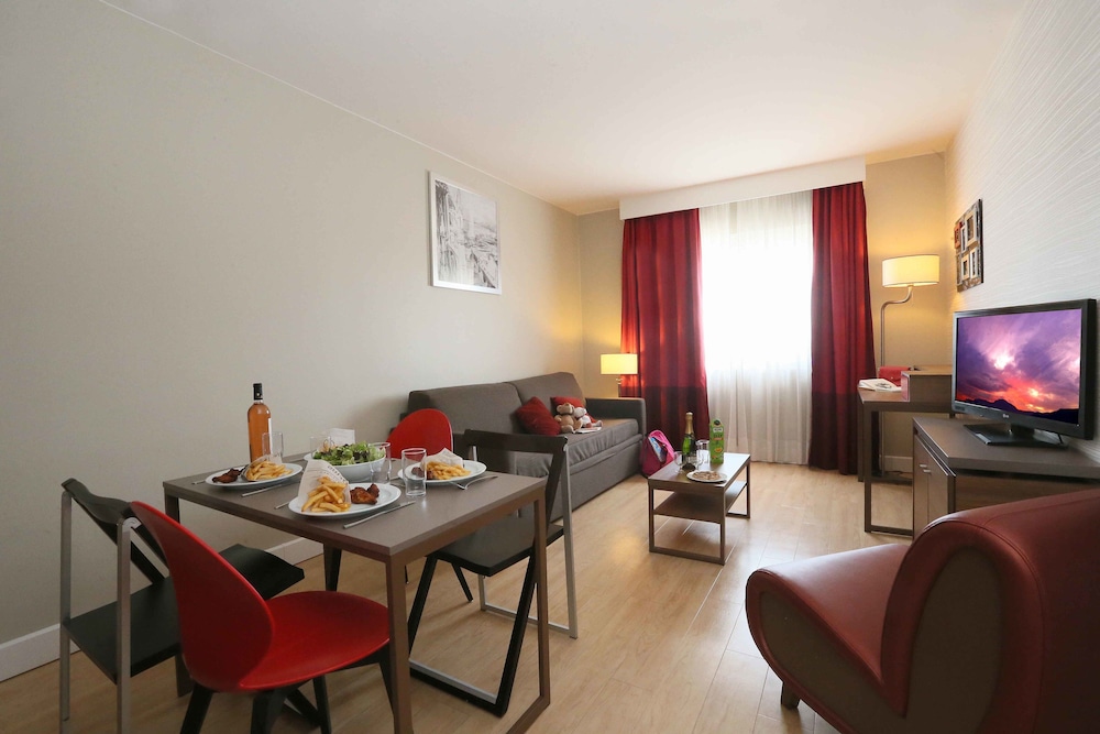 Apartment, 1 Bedroom - Photo 2