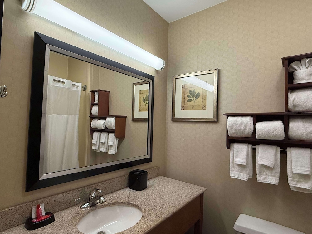 Standard Room, 2 Queen Beds, Accessible, Refrigerator & Microwave - Photo 2