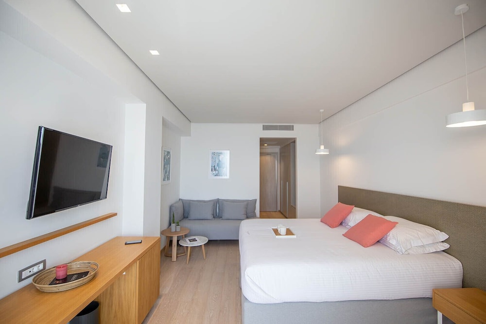 Superior Triple Room, Balcony, Sea View - Photo 4