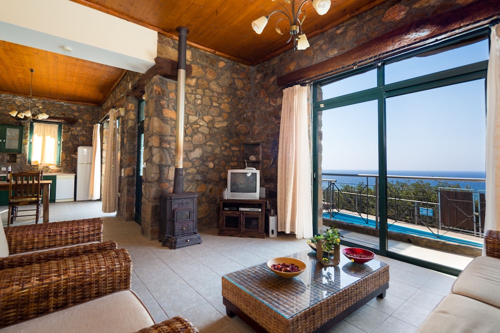 Panoramic Villa, 2 Bedrooms, Sea View (Livadia) photo 3