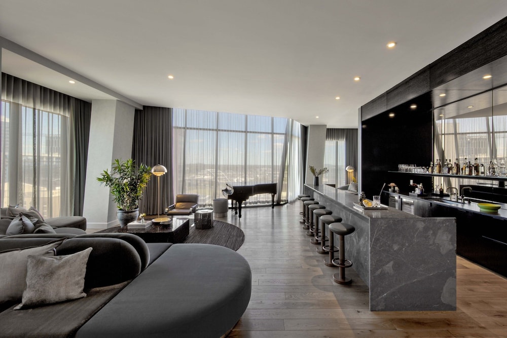 Presidential Suite, 1 King Bed, City View, Corner