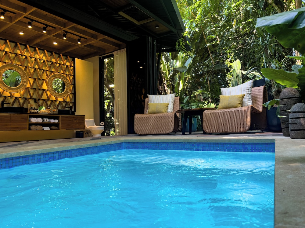 Exclusive Double Room, 1 King Bed, Private Pool, Garden View photo 3