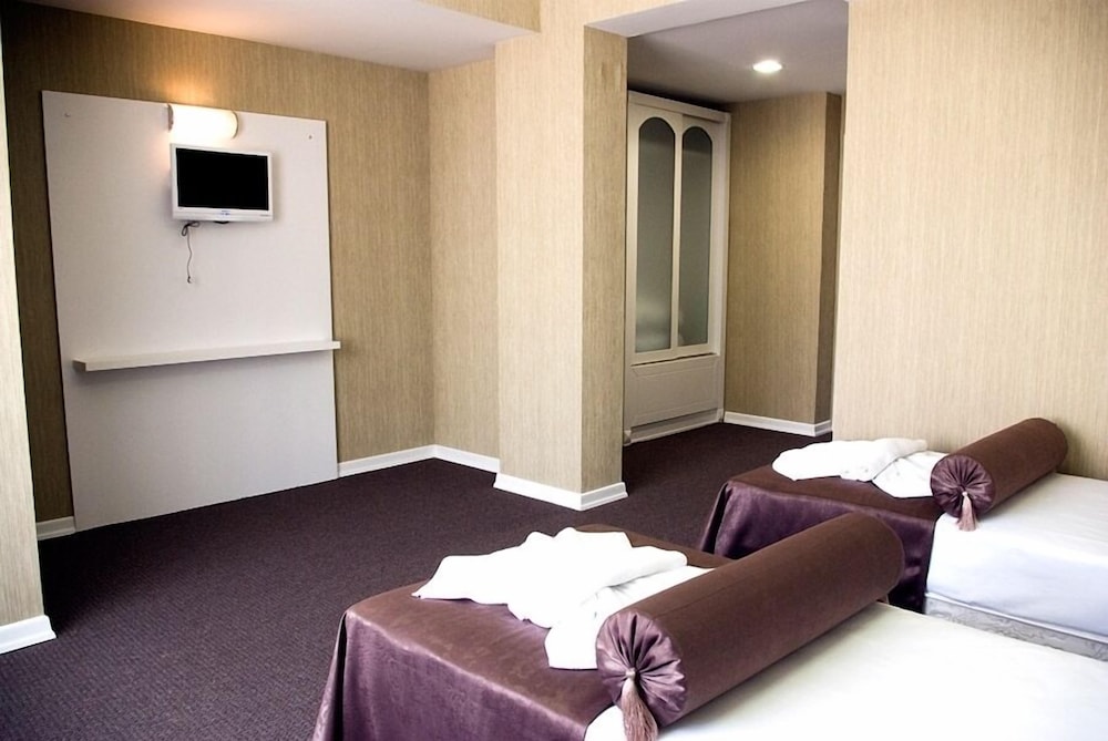 Deluxe Double or Twin Room, 1 Double or 2 Twin Beds photo 2