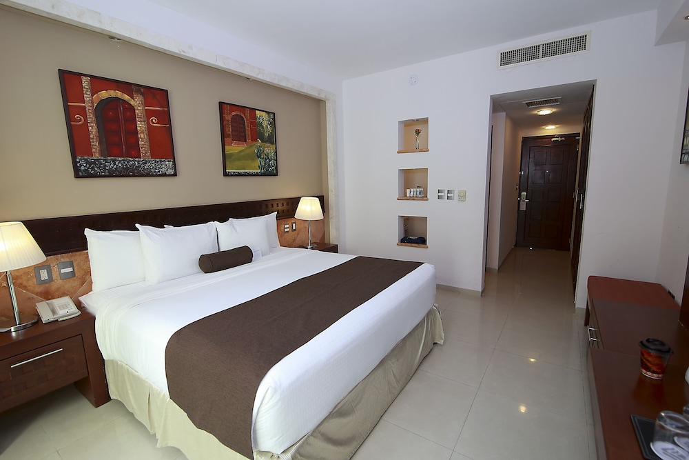 Standard Room, 1 King Bed (Abolengo) photo 3