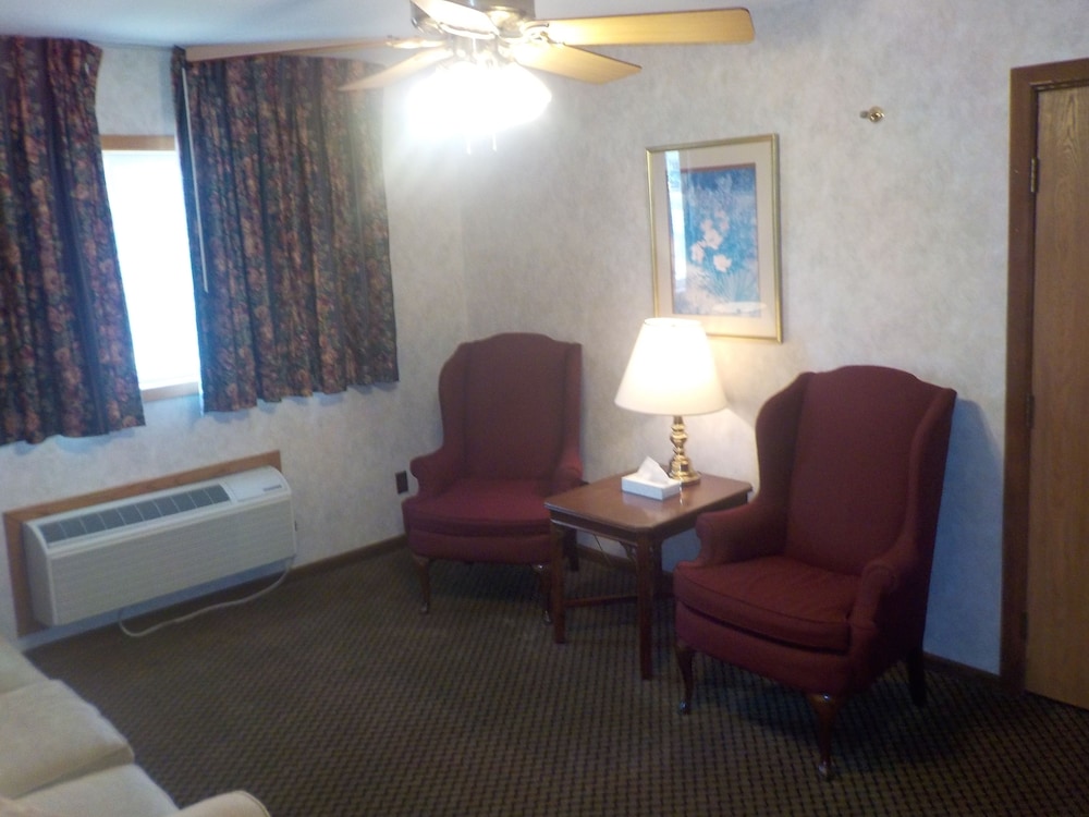 Deluxe Suite, 1 King Bed with Sofa bed, Poolside photo 2
